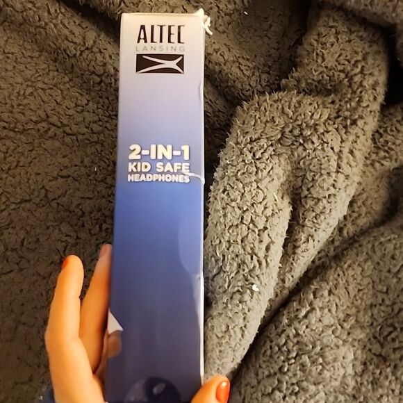 NIB 2 in one kid safe volume limiting headphones blue age 6-9 travel comfort usa - Picture 6 of 8